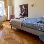 Appartement Luster I Obrazow