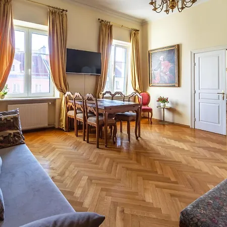 Luster I Obrazow Apartment