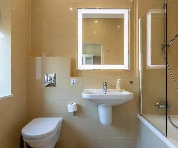 Luster I Obrazow Apartment Warschau